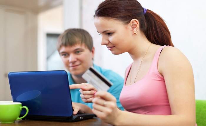 couple buying online with laptop credit card 1398 2006